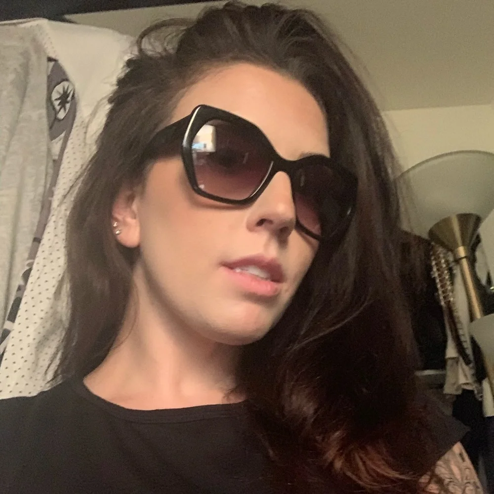 PRADA Sunnies - Picture 5 of 6